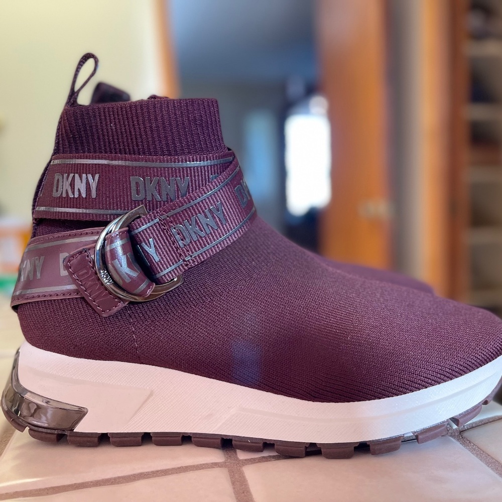 DKNY